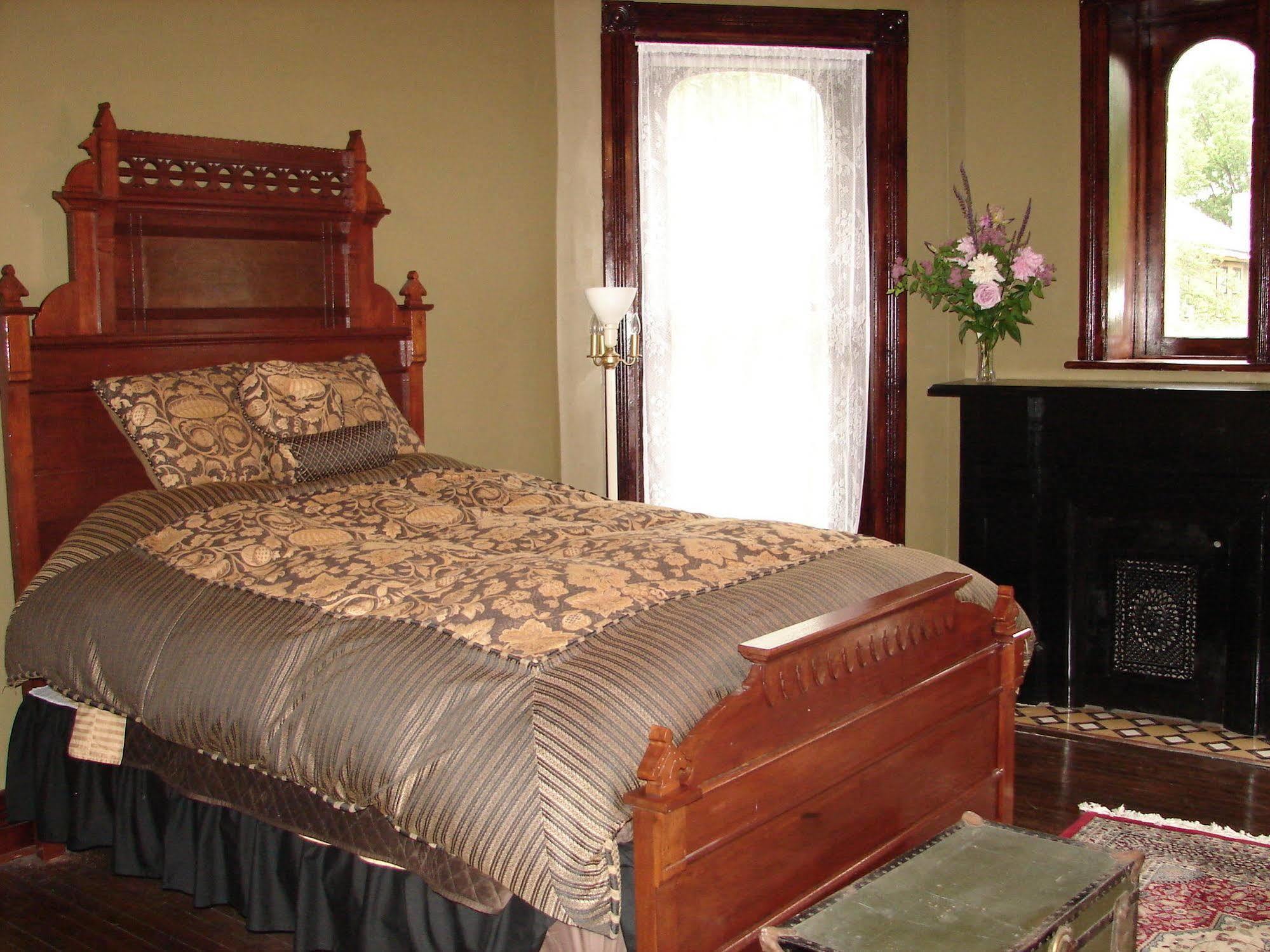 Bed and Breakfast Whiskey Mansion Сент-Джозеф Номер фото